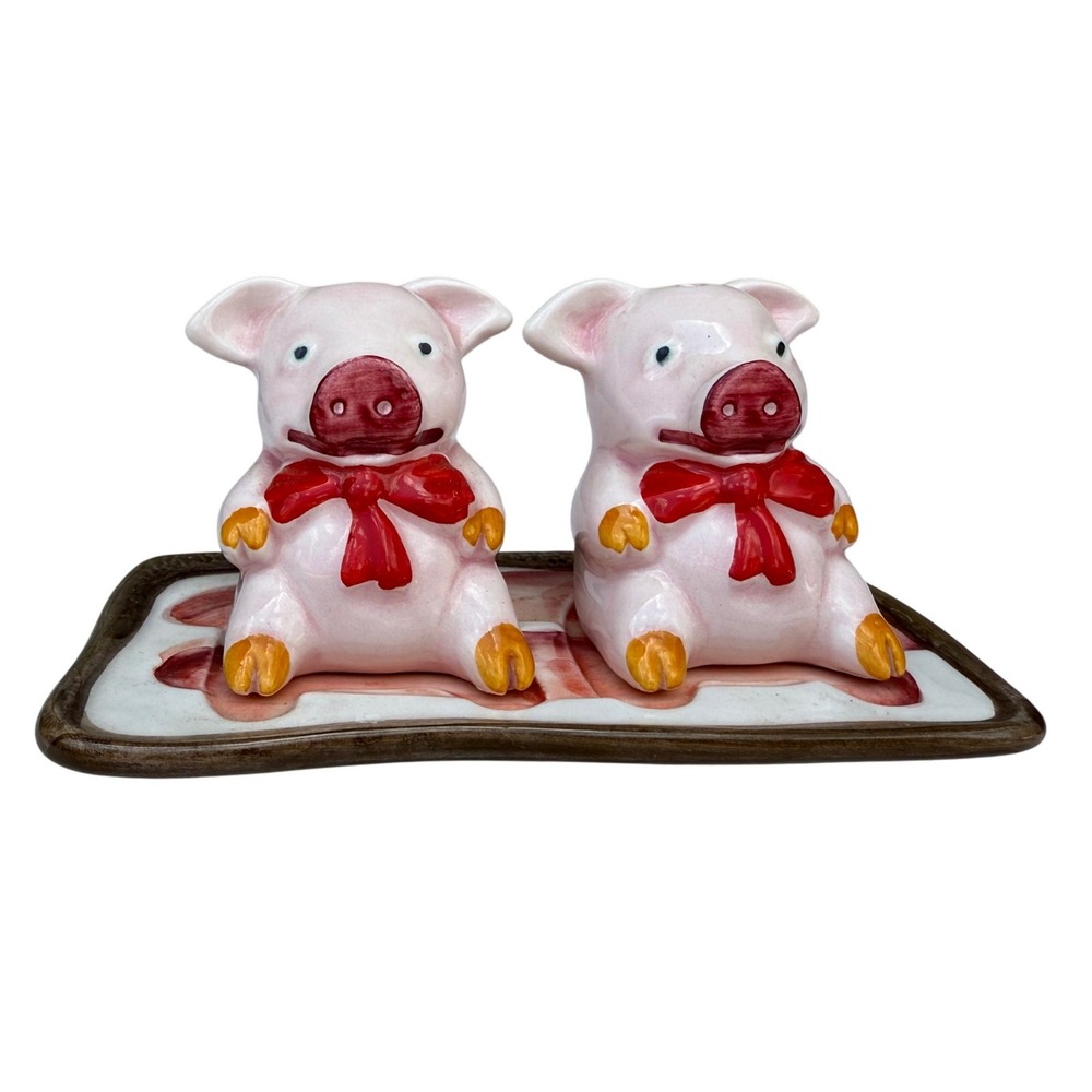 Bessano Ceramic 3D Pig Salt & Pepper Shakers with Tray Vintage Kitschy Rustic